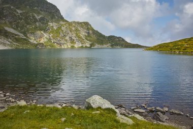 Böbrek göl, Rila Yedi Göller muhteşem manzara,