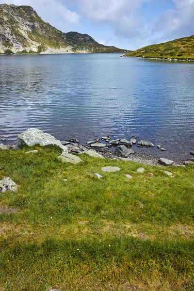 Böbrek göl, Rila Yedi Göller muhteşem manzara — Stok fotoğraf