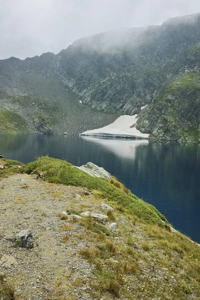 Paysage étonnant du lac Eye, les sept lacs Rila — Photo