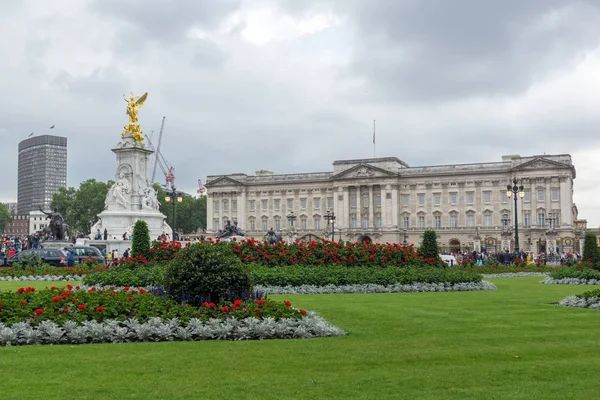 Λονδίνο, Αγγλία - Ιούνιος 17 2016: Πανόραμα του Λονδίνου στο παλάτι του Buckingham — Φωτογραφία Αρχείου