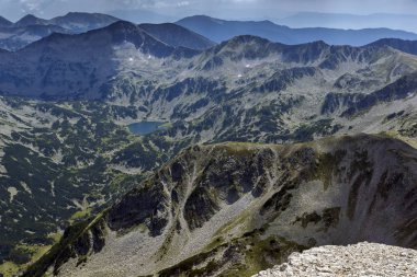 Şaşırtıcı Vihren tepe Banderishko Balık Gölü, Pirin dağ için Panorama