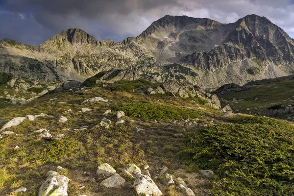 Дивовижна Панорама Кам'яниця Вершина гори Пірін — стокове фото