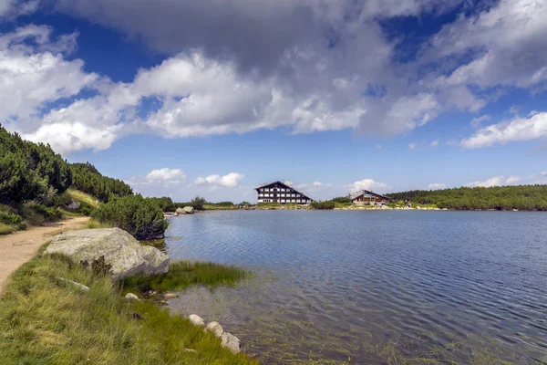 Fantastiska Panorama runt Bezbog sjön, Pirin berget — Stockfoto