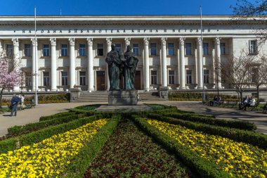 Sofia, Bulgaristan - 1 Nisan 2017: Bahar bakış Ulusal Kütüphanesi St. Cyril ve St Methodius Sofya,
