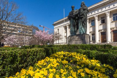 Sofia, Bulgaristan - 1 Nisan 2017: Bahar bakış Ulusal Kütüphanesi St. Cyril ve St Methodius Sofya