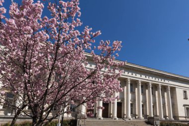 Sofia, Bulgaristan - 1 Nisan 2017: Bahar bakış Ulusal Kütüphanesi St. Cyril ve St Methodius Sofya