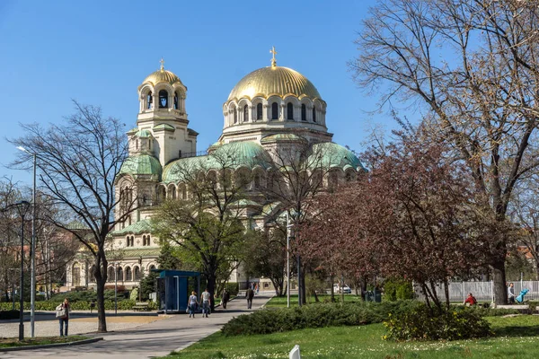 保加利亚索非亚-2017年4月1日: 圣亚历山大·涅夫斯基大教堂的壮丽景色 — 图库照片