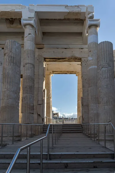 Monumental gateway Propylaea in the Acropolis of Athens, Greece — Stock Photo, Image