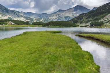 Şaşırtıcı Panorama Banderishki Kınalı keklik ve Muratovo Gölü, Pirin Dağı