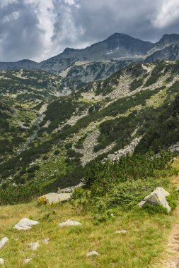 Şaşırtıcı görünümü Banderishki Kınalı tepe, Pirin Dağı