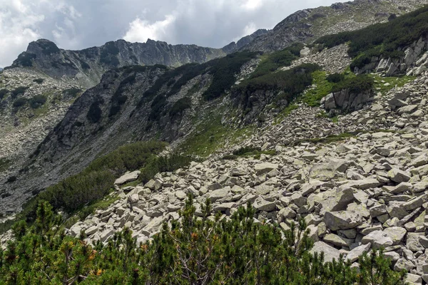 Verbazingwekkende landschap vanaf Chainbridge pass, Pirin-gebergte — Stockfoto