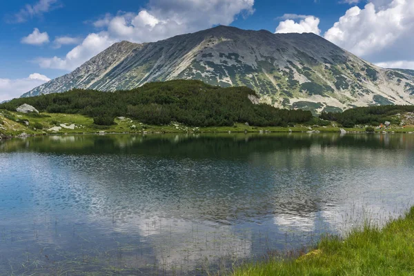 Panorama ile Todorka tepe ve yansıma Muratovo göl, Pirin Dağı — Stok fotoğraf