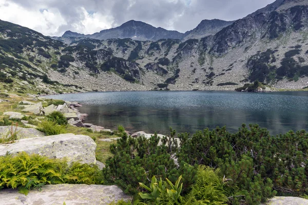 Pico Banderishki Chukar y Lago Banderitsa Fish, Montaña Pirin —  Fotos de Stock