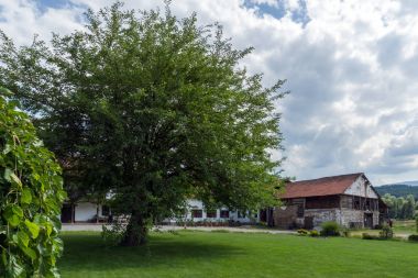 Panoramik Ortaçağ Sukovo Manastırı varsayım, Meryem Ana