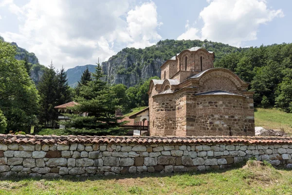 Panoramatický pohled ze středověkého Poganovo kláštera svatého Jana teolog — Stock fotografie