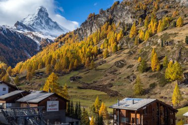 Zermatt, İsviçre - 27 Ekim 2015: Matterhorn Zermatt üzerinden görünümünü şaşırtıcı