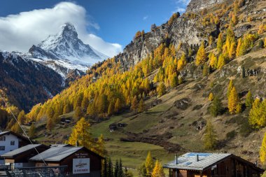Zermatt, İsviçre - 27 Ekim 2015: Matterhorn Zermatt üzerinden görünümünü şaşırtıcı