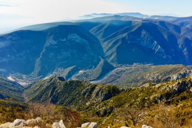 Nestos Gorge yakınındaki İskeçe şehri, Doğu Makedonya ve Trakya