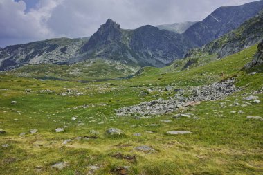 Yedi Rila göl yakınındaki muhteşem manzara,