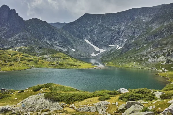 Amazing landscape of The Twin lake, The Seven Rila Lakes — Stock Photo, Image