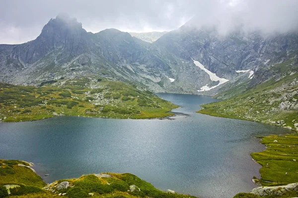 Úžasná krajina The Twin jezera, sedm rilských jezer — Stock fotografie