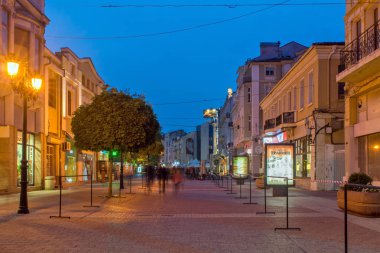 Plovdiv, Bulgaristan - 29 Nisan 2017: Street yürüyüş şehir Plovdiv, gece fotoğraf