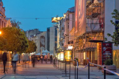 Plovdiv, Bulgaristan - 29 Nisan 2017: Street yürüyüş şehir Plovdiv, gece fotoğraf