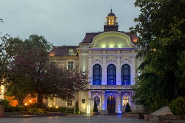 Plovdiv, Bulgaristan - 30 Aralık 2016: Gece fotoğraf Plovdiv belediye binasının,