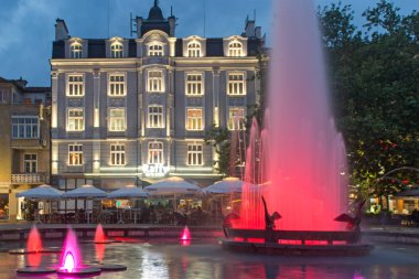 Plovdiv, Bulgaristan - 30 Nisan 2017: Street yürüyüş şehir Plovdiv, gece fotoğraf