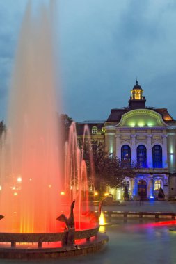 Plovdiv, Bulgaristan - 30 Aralık 2016: Gece fotoğraf Plovdiv belediye binasının