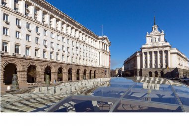 Sofia, Bulgaristan - 1 Nisan 2017: Binaların Sofya'da Bakanlar Konseyi ve eski komünist parti evi