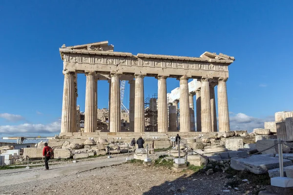 АФИНЫ, ГРЕЦИЯ - 20 ЯНВАРЯ 2017: Удивительная панорама Парфенона в Акрополе Афин, Греция — стоковое фото