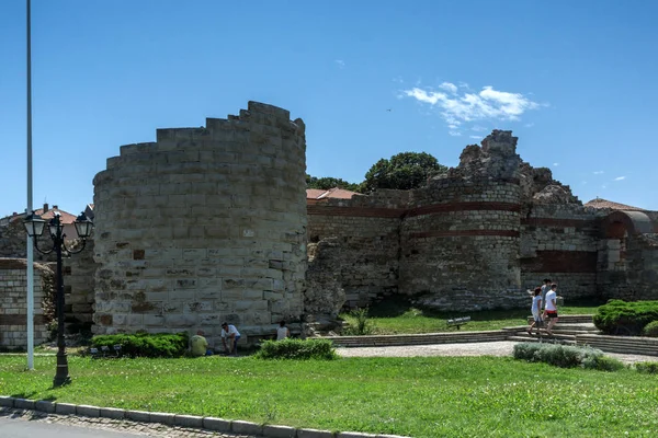 Nessebar, bulgaria - 30. Juli 2014: antike Ruinen in der Stadt nessebar, burgas region — Stockfoto