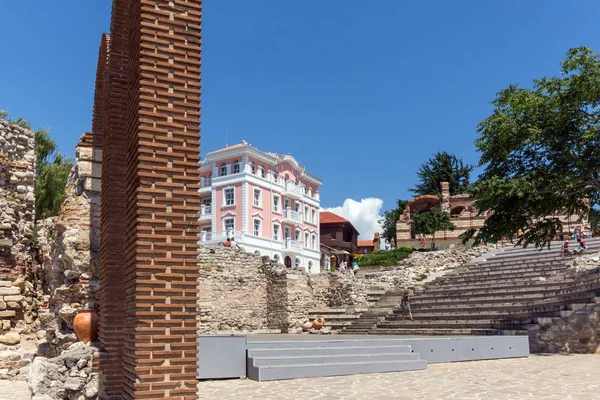 Nessebar, Bulgarien - 30 juli 2014: antika teatern i gamla stan i Nessebar, — Stockfoto