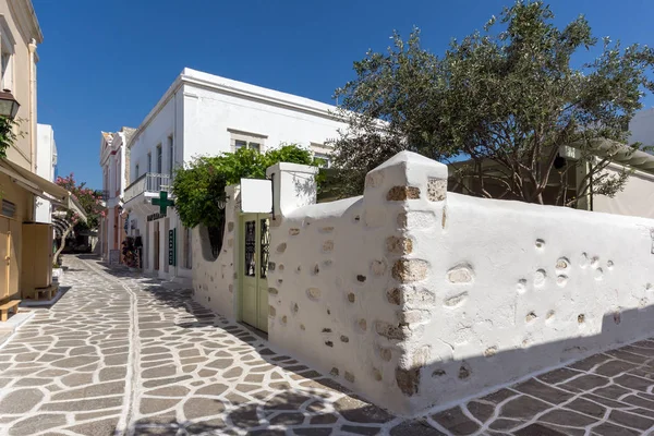 Typisk gata i staden Naoussa, ön Paros, Cykladerna — Stockfoto