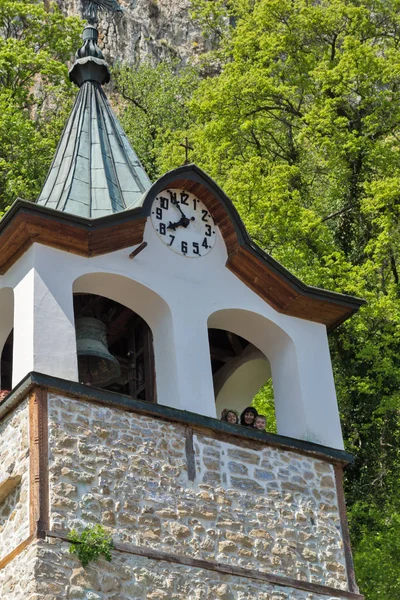 Klášter Proměnění Páně, Veliko Tarnovo, Bulharsko - 9 dubna 2017: Středověký klášter svaté Proměnění Boha, Bulharsko — Stock fotografie