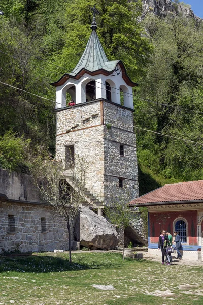 MONASTERE DE LA TRANSFIGURATION, VELIKO TARNOVO, BULGARIE - 9 AVRIL 2017 : Monastère médiéval de la Sainte Transfiguration de Dieu, Bulgarie — Photo