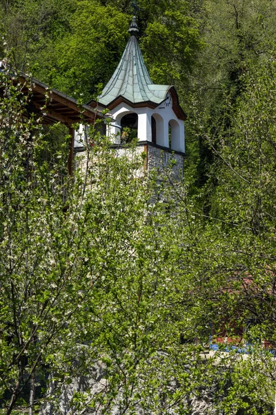 Transfiguratie klooster, Veliko Tarnovo, Bulgarije - 9 April 2017: middeleeuwse klooster van de Heilige verheerlijking van God, Bulgarije — Stockfoto