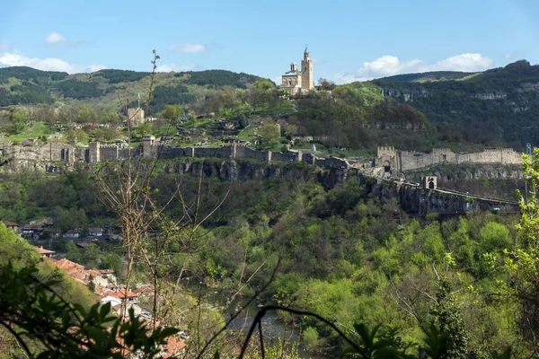 VELIKO TARNOVO, BULGÁRIA - 9 DE ABRIL DE 2017: Ruínas da capital do Segundo Império Búlgaro Fortaleza medieval Tsarevets, Bulgária — Fotografia de Stock