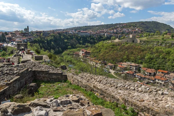 Veliko Tarnovo, Bulgária - 2017. április 9.: a második bolgár Birodalom középkori erőd Tsarevets, Bulgária fővárosa romjai — Stock Fotó