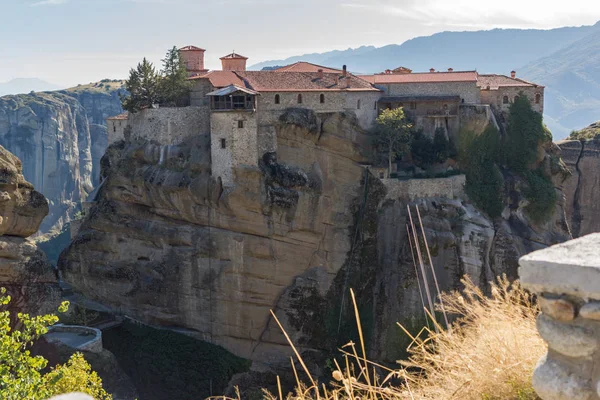 Increíble vista del Santo Monasterio de Varlaam en Meteora —  Fotos de Stock