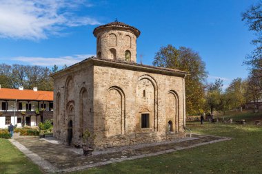 Zemen, Bulgaristan - 9 Ekim 2016: Ortaçağ Zemen Manastırı, Bulgaristan görünümünü şaşırtıcı