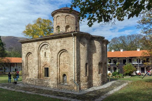 ZEMEN, BULGÁRIA - 9 DE OUTUBRO DE 2016: Vista incrível do mosteiro medieval do Zemen, Bulgária — Fotografia de Stock