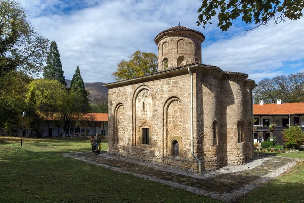 Zemen, Bułgaria - 9 października 2016: niesamowite widok na średniowieczny klasztor Zemen, Bułgaria — Zdjęcie stockowe