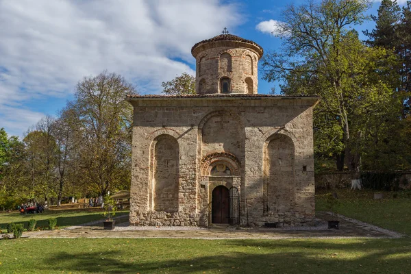 ZEMEN, BULGARIA - 9 OTTOBRE 2016: Incredibile vista sul monastero medievale di Zemen, Bulgaria — Foto Stock