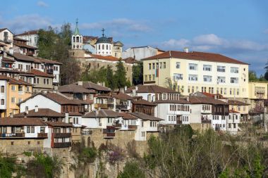 Veliko Tarnovo, Bulgaristan - 9 Nisan 2017: Panoramamic görünüm Veliko Tarnovo şehir,