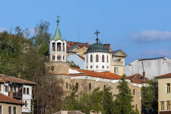 VELIKO TARNOVO, BULGARIE - 9 AVRIL 2017 : Vue panoramique de la ville de Veliko Tarnovo — Photo