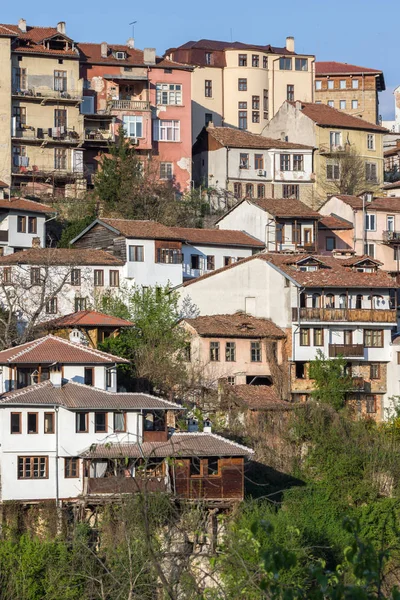 VELIKO TARNOVO, BULGARIA - 9 DE ABRIL DE 2017: Vista panorámica de la ciudad de Veliko Tarnovo —  Fotos de Stock