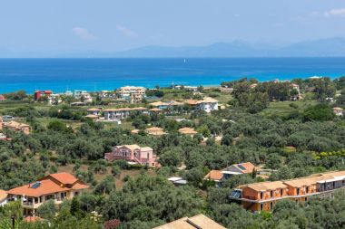 Muhteşem panoramik Agios Ioanis Beach mavi suları, Lefkada, Yunanistan