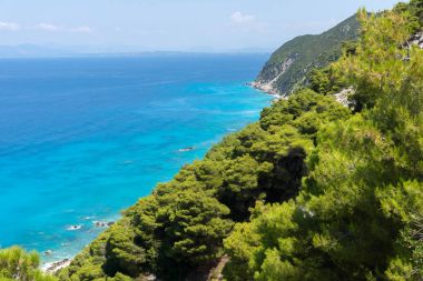 Muhteşem panoramik Kokkinos Vrachos Beach mavi suları, Lefkada, Yunanistan